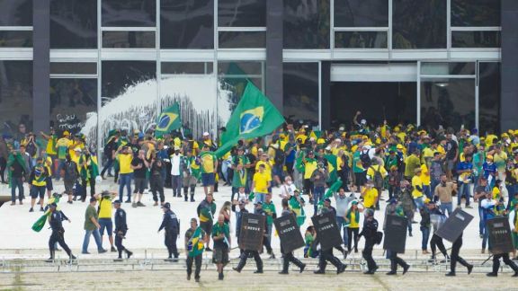 Congreso de Brasil citó a jefes militares por intento de golpe  