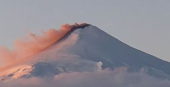 San Martín de los Andes en alerta por volcán chileno en actividad