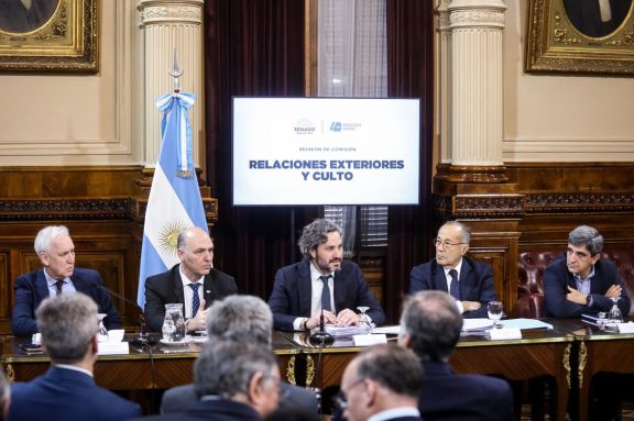 Cafiero: "No hay ningún tipo de hipótesis de conflicto con Paraguay"