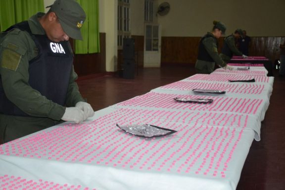 Éxtasis, cocaína rosa y marihuana en una encomienda enviada desde Iguazú