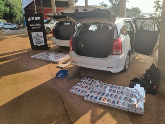 Secuestran 175 celulares de contrabando durante la requisa de dos vehículos 