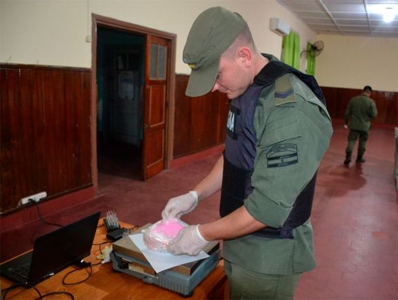 Detectaron cocaína rosa enviada desde Puerto Iguazú