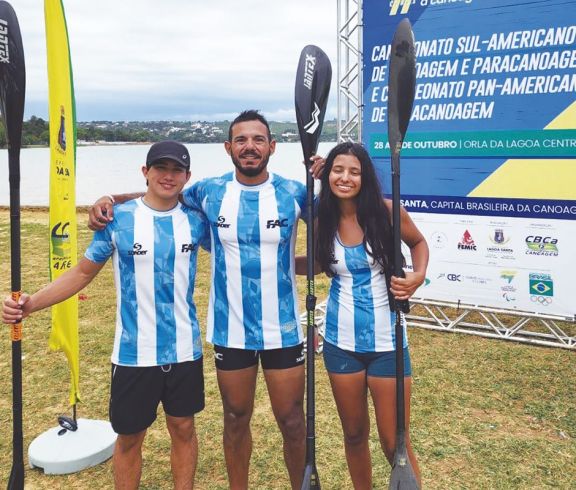 Los misioneros regresan con las valijas cargadas de medallas