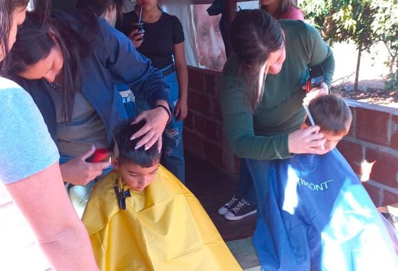 San Pedro: realizan cortes de pelo gratuitos en barrios