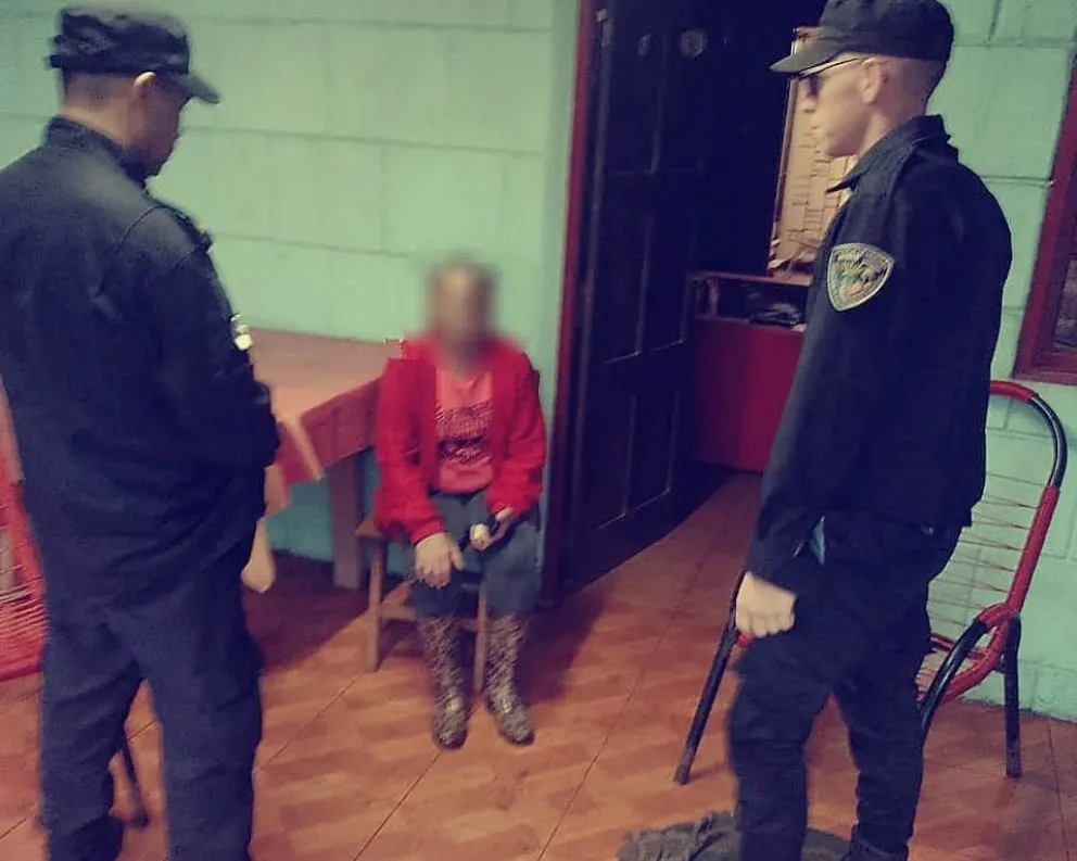 La policía brindó asistencia a damnificados por las lluvias