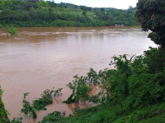 El río Uruguay crece "entre 5 y 10 centímetros por hora" en El Soberbio, se mantiene la alerta