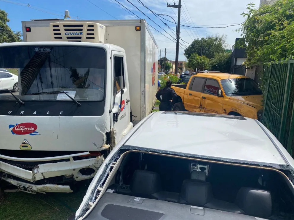Camión provocó un choque en cadena en Posadas: dos heridos graves