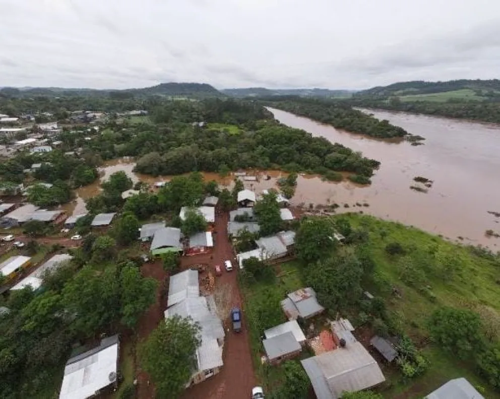 El Soberbio: son 60 familias evacuadas por la crecida del río Uruguay