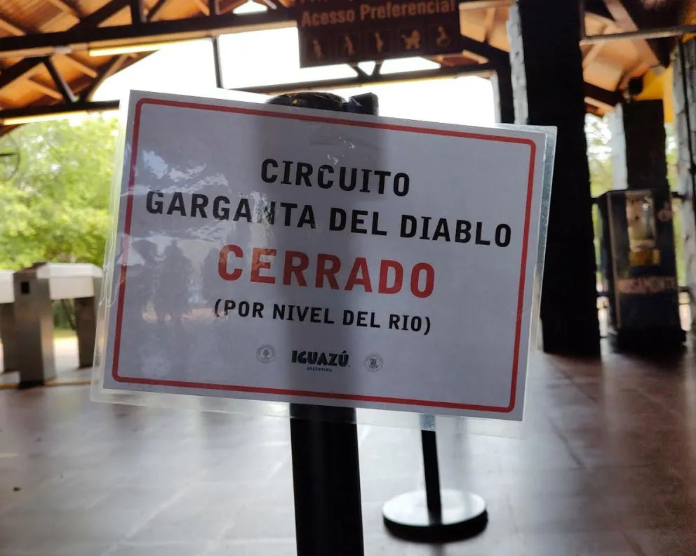 Cerraron el circuito Garganta del Diablo por crecida en el río Iguazú