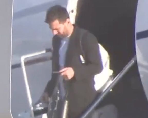 Messi llegó a la Argentina y se entrenará por la tarde con la Selección