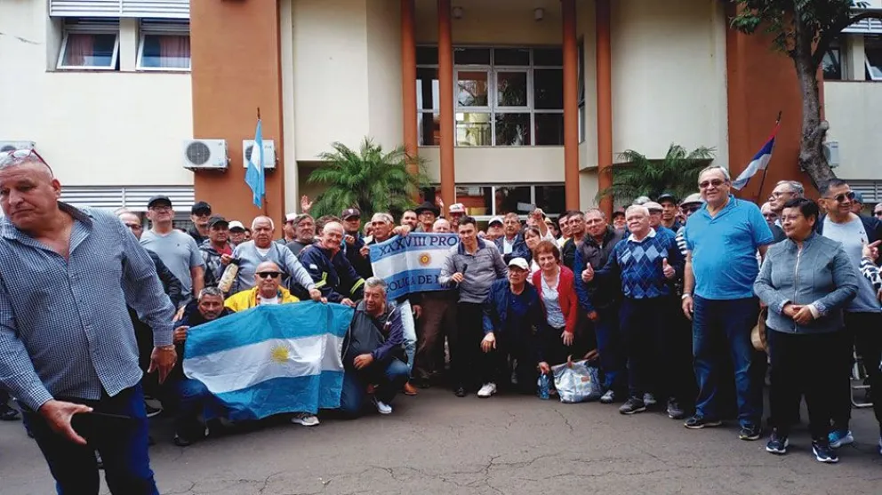 Policías y penitenciarios pasivos piden mesa de diálogo