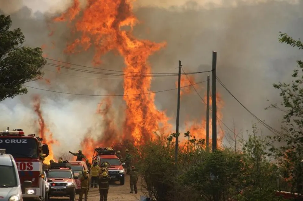 Continúa el combate de incendios forestales en las serranías de córdoba