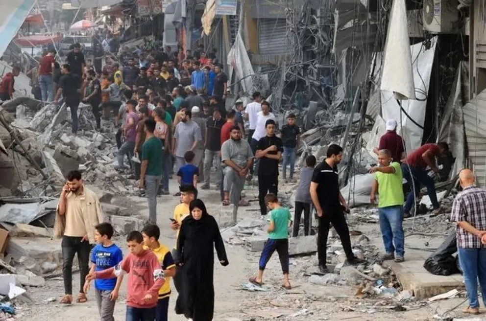 Israel redobla sus bombardeos en Gaza, donde se agrava la situación humanitaria