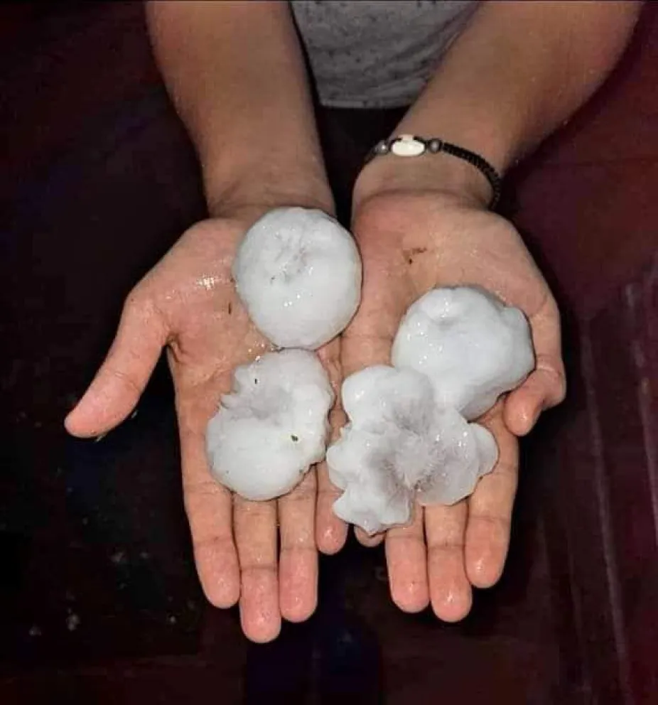 Granizo afectó a 13 viviendas en Colonia Victoria