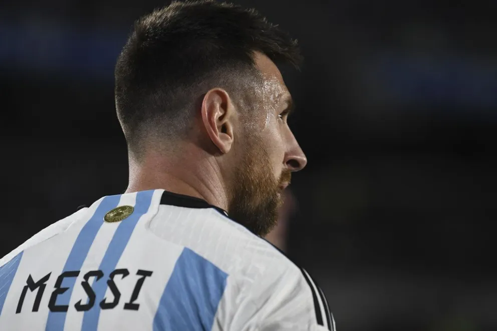 La vuelta de Messi, el casi gol olímpico y el tiro libre que reventó el palo