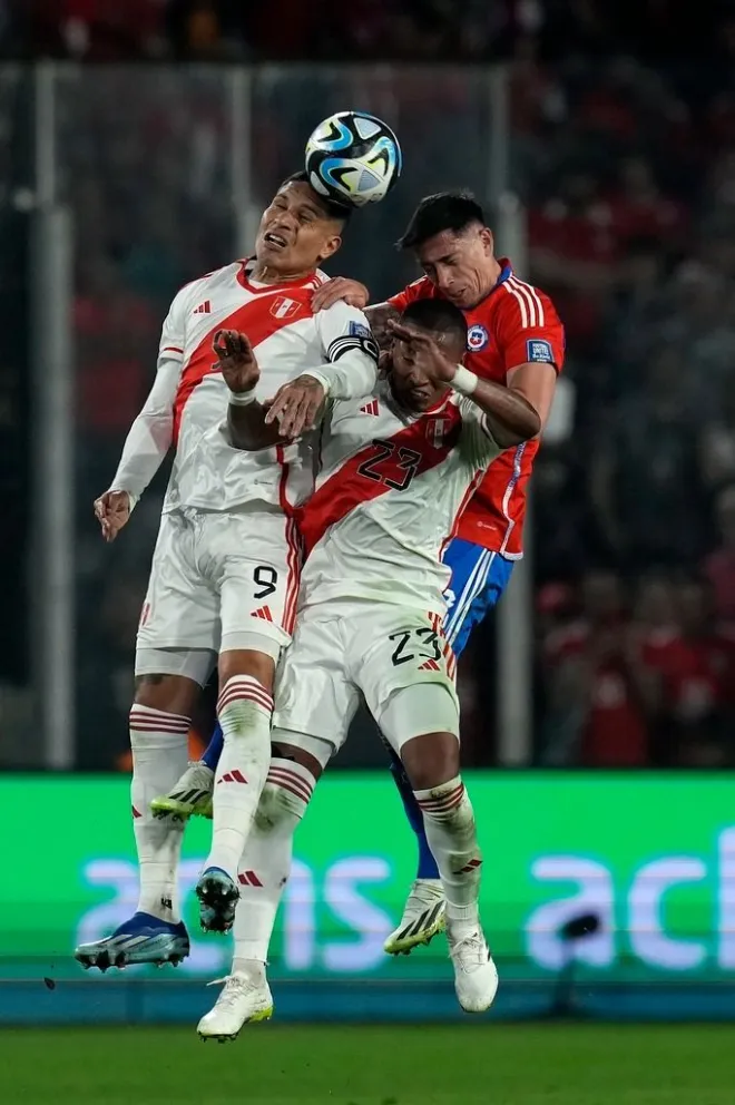 Chile venció a Perú y consiguió su primera victoria