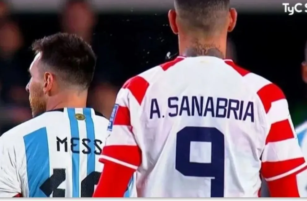 Antonio Sanabria denunció "múltiples amenazas" y aseguró en Instagram que no escupió a Lionel Messi
