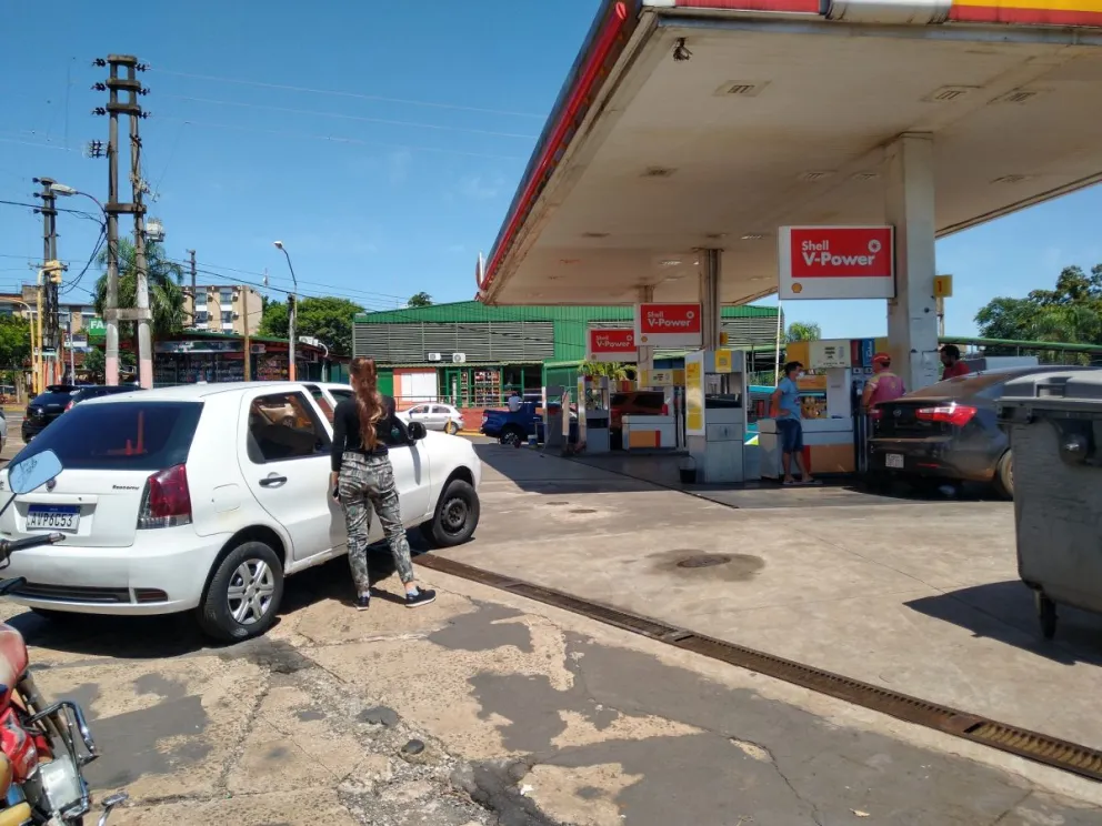 Proponen racionar el combustible en Iguazú y aumentaron el valor del combustible para extranjeros