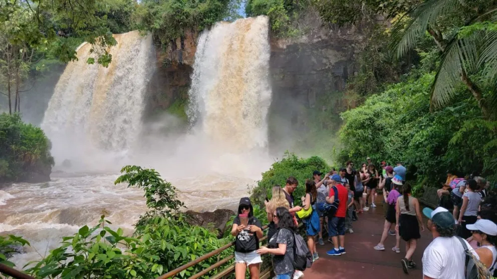 El sábado ingresaron mas de 10 mil visitantes a Cataratas y se espera un número similar para hoy
