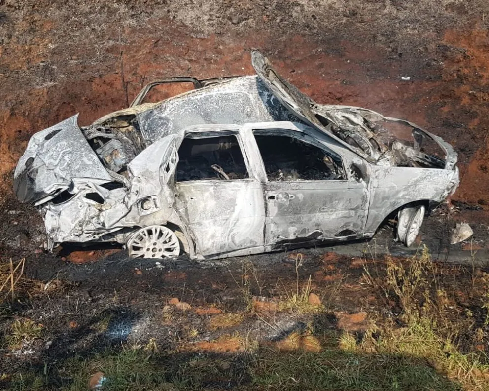 Un muerto al despistar e incendiarse un automóvil en San Vicente