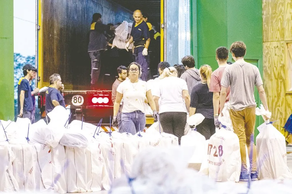 Con el reparto de material comenzó operativo electoral