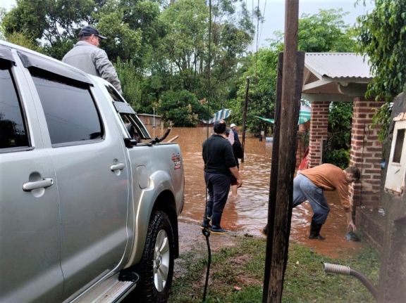 Ya son 150 familias evacuadas en El Soberbio y el río Uruguay continúa creciendo