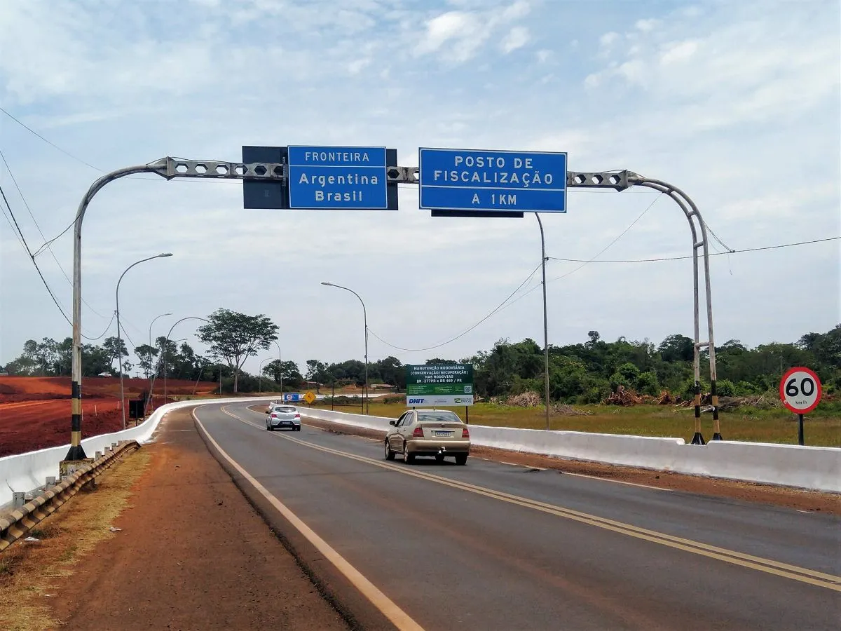 Intenso movimiento en la frontera: Solo los turistas deben hacer el ingreso y egreso de Foz do Iguazú