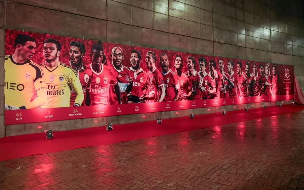 Di María, Aimar y Otamendi quedaron inmortalizados en un mural del estadio del Benfica