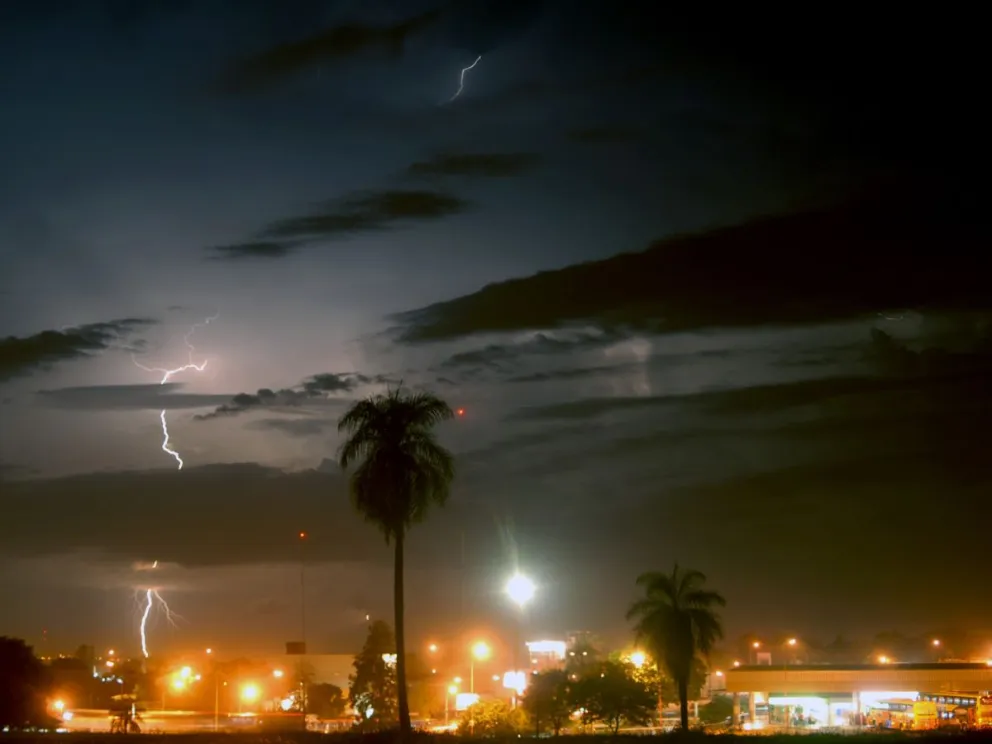 Advertencia naranja por tormentas en Misiones para este viernes y sábado