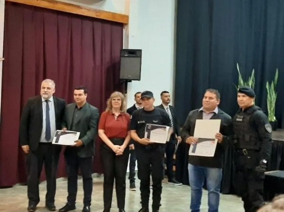 Reconocimiento a policías que investigaron a bandas narco en Montecarlo