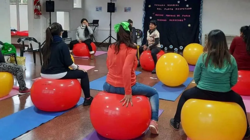 Tres Caps dan talleres de preparación para el parto en Posadas