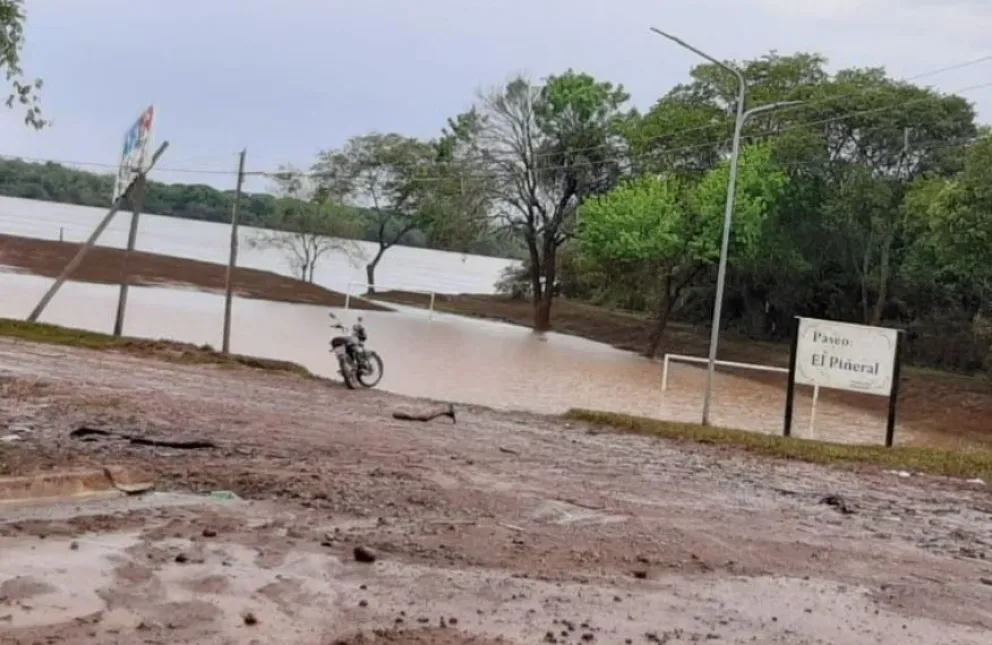 El río sigue bajando, pero se mantiene el alerta meteorológico en Santo Tomé