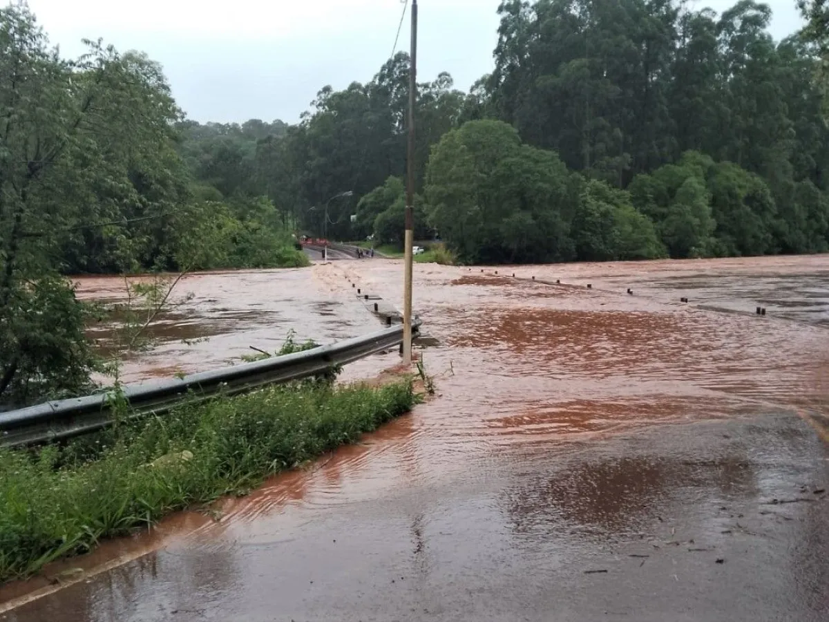 San Pedro: desbordó el puente internacional Pepirí Guazú en Paso Rosales