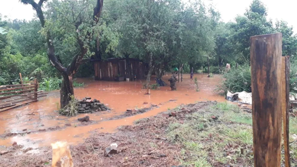Jardín América: continúa la asistencia a los afectados por el temporal