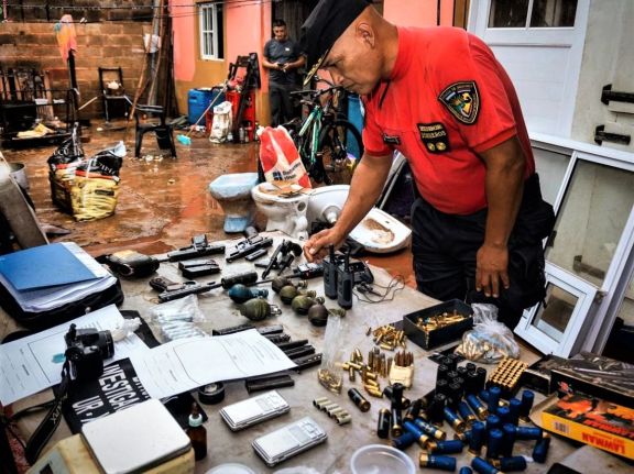 Cocaína, armas y explosivos en búnker desbaratado en Posadas; tres detenidos