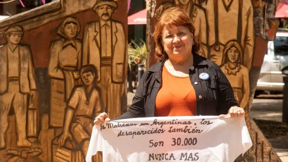 “Abrían la puerta de una patada y me apuntaban con sus armas largas”