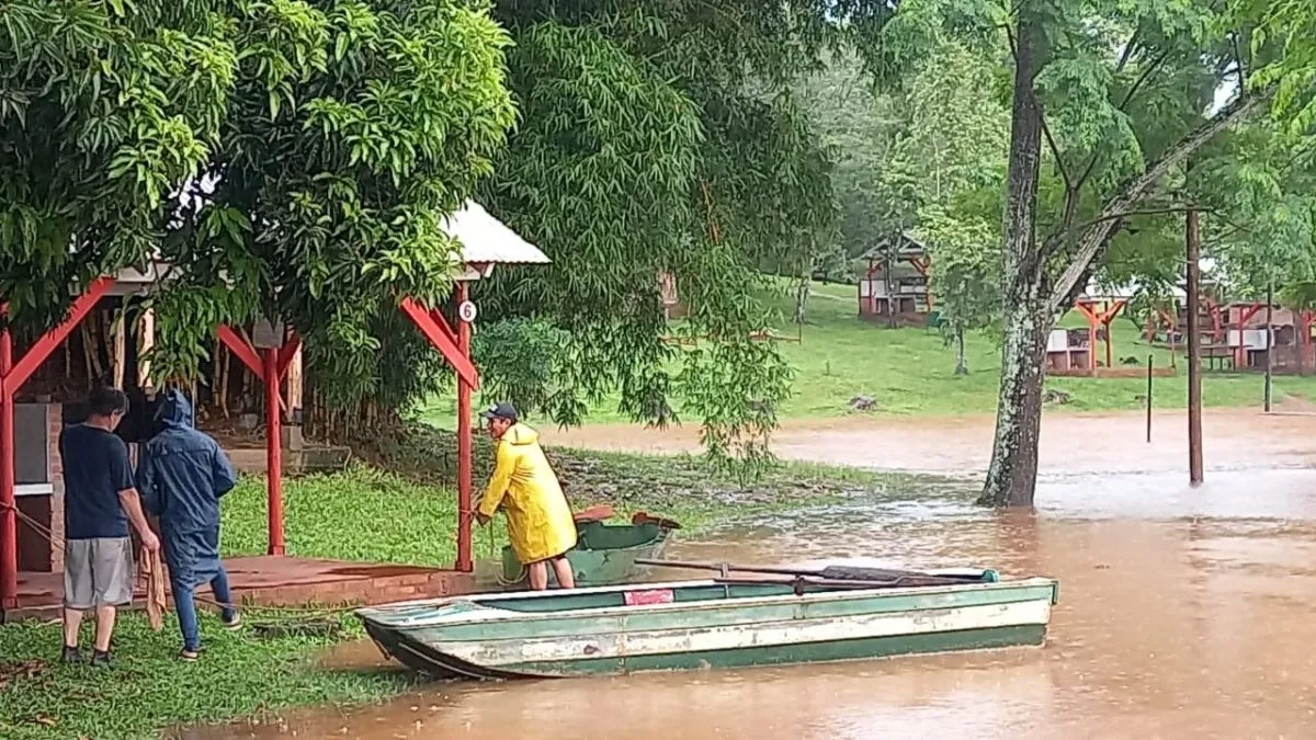 Iguazú: Evacuaron a familias de la zona portuaria por riesgo a inundación