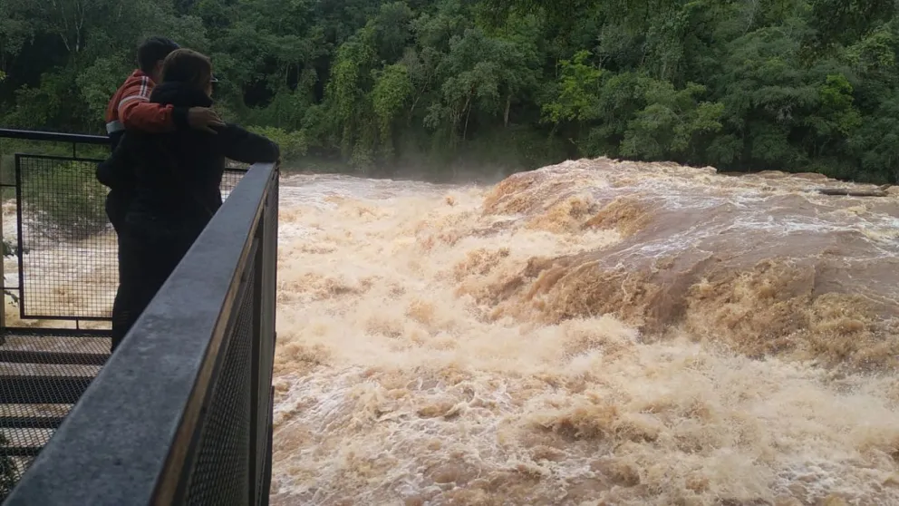 El Tabay registra un imponente caudal tras las lluvias y desaparecieron los saltos