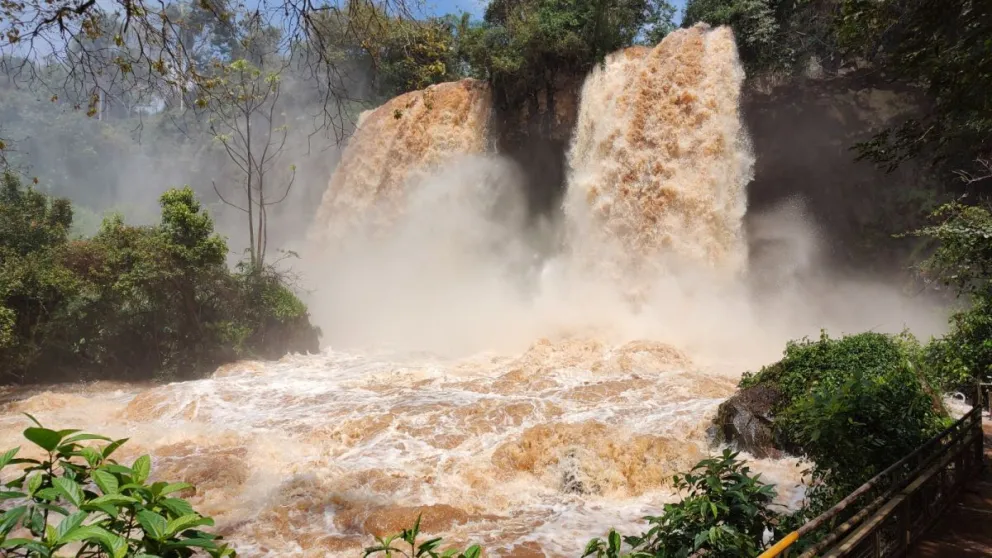 Por la crecida del Iguazú, Cataratas continuará cerrado hasta el miércoles