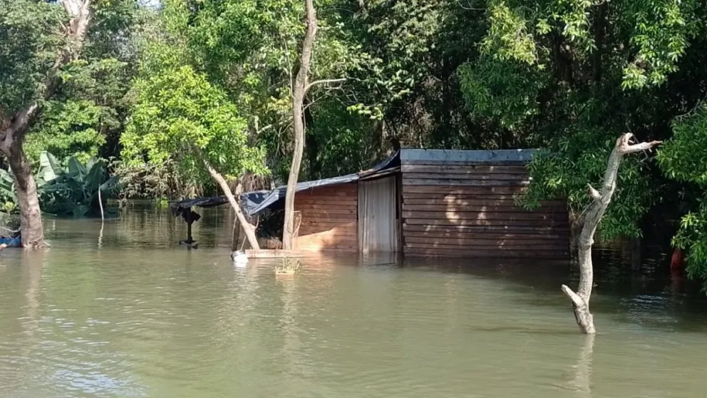 Ituzaingó: el río Paraná entró en etapa de alerta y ya hay evacuados en Apipé