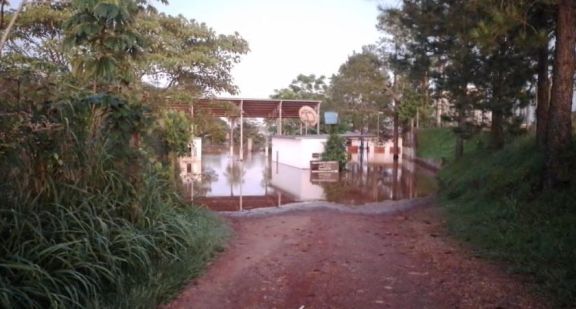 El servicio de balsas y lanchas sigue suspendido en Corpus, Jardín América y San Ignacio