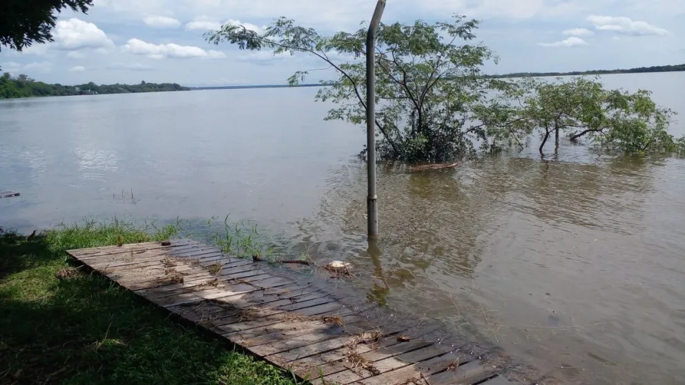 Son más de 30 las familias evacuadas en la Isla Apipé