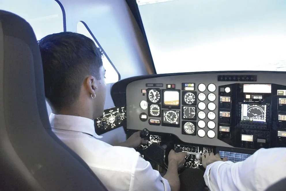 La Epet 37 tiene su simulador de vuelo para clases prácticas