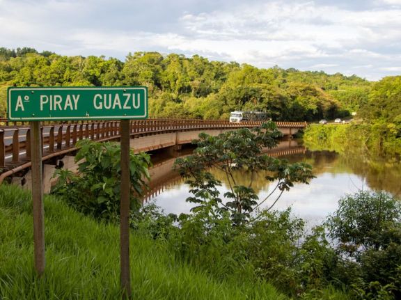 Está cortada la circulación por los puentes Paranaí y Piray Guazú en RN12