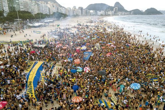  Histórico banderazo de Boca en el corazón de Río de Janeiro