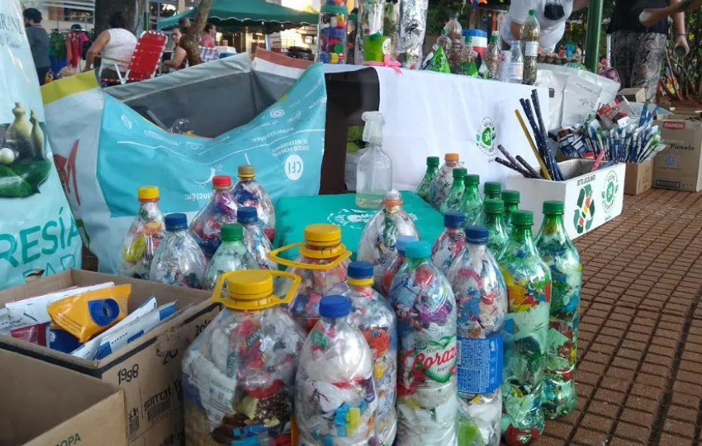 Vecinos Sustentables presentarán un sube y baja de plástico reciclado y entregarán plantines a cambio de los residuos