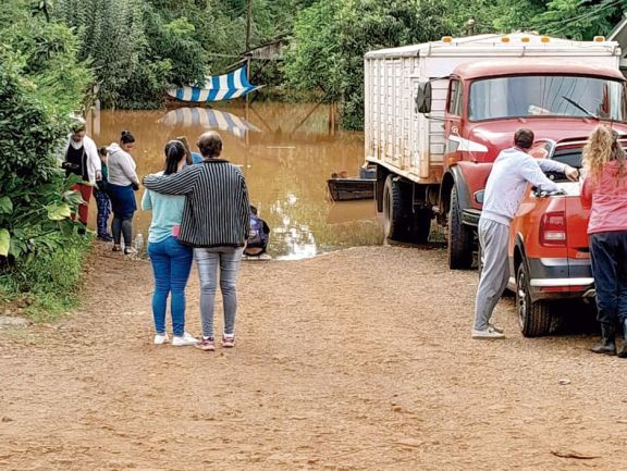 El Soberbio: familias evacuadas esperan regresar a sus casas