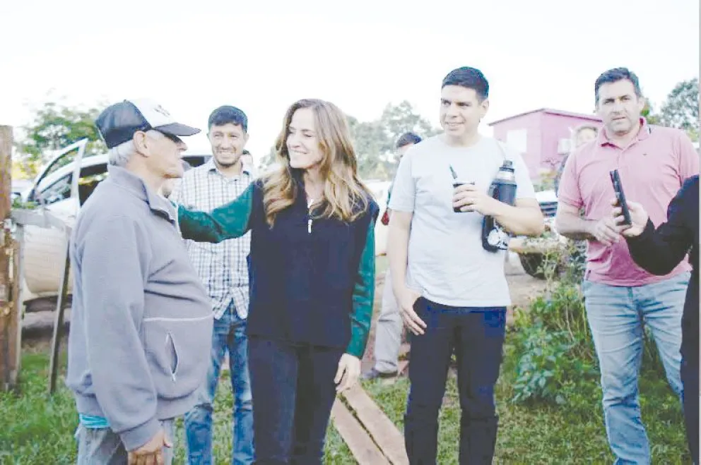 Tolosa Paz vino a Misiones para asistir a las familias afectadas por el temporal