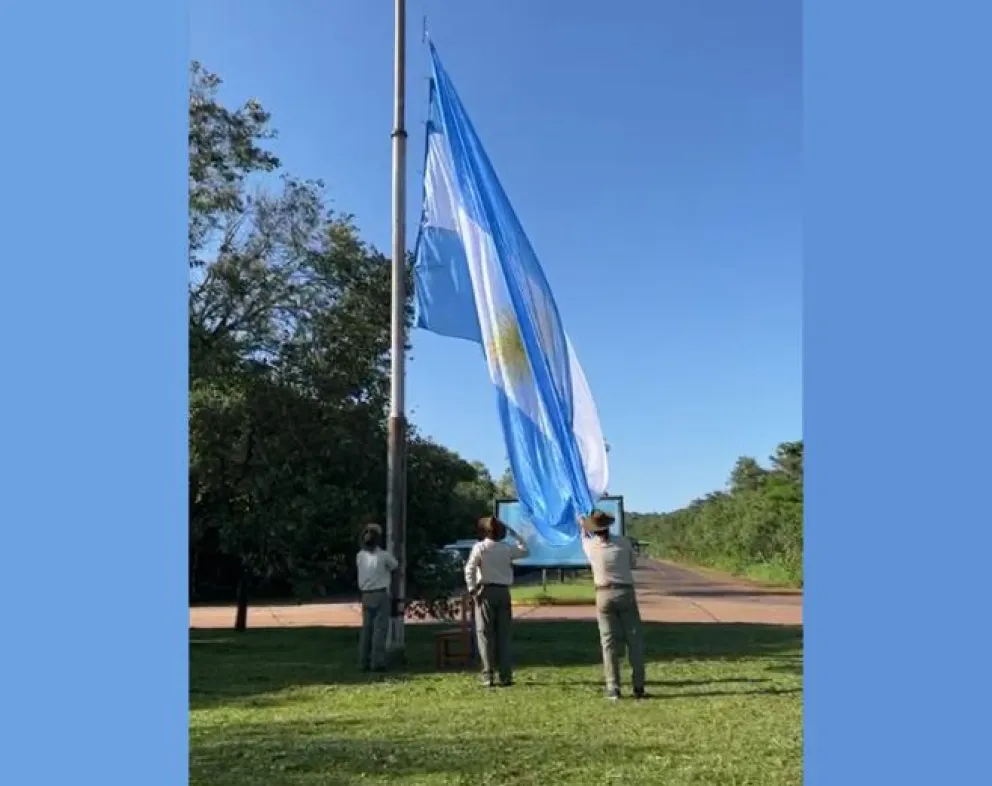 Los Parques Nacionales cumplen 120° y en Iguazú celebraron con una nueva bandera del pabellón nacional
