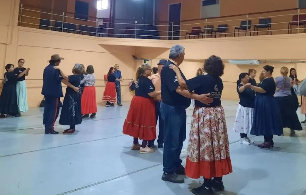 La Escuela de Ballet Folklórico del Parque cierra el año en el Teatro Lírico